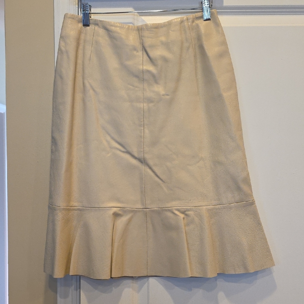 Elegant Cream Leather Skirt